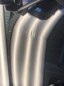 連打の凹みとコーナーの凹み　デントリペア